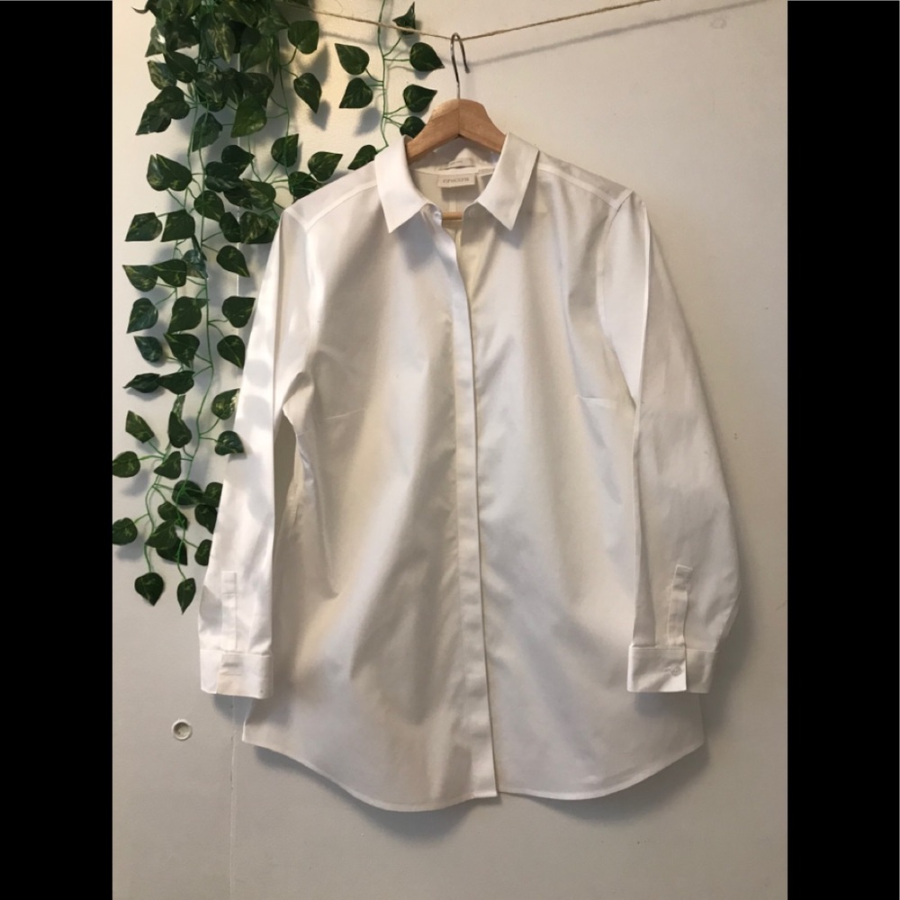 No-iron Chico's Petite white button-up shirt